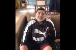 Un Maradona “tieso” le desea pronta recuperación a El Aisami… o eso fue lo que entendimos (VIDEO)