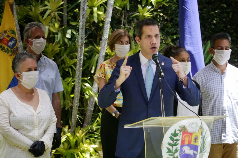 Guaidó a Héroes de la Salud: Proceso de registro continuará hasta que todos los beneficiarios logren completarlo