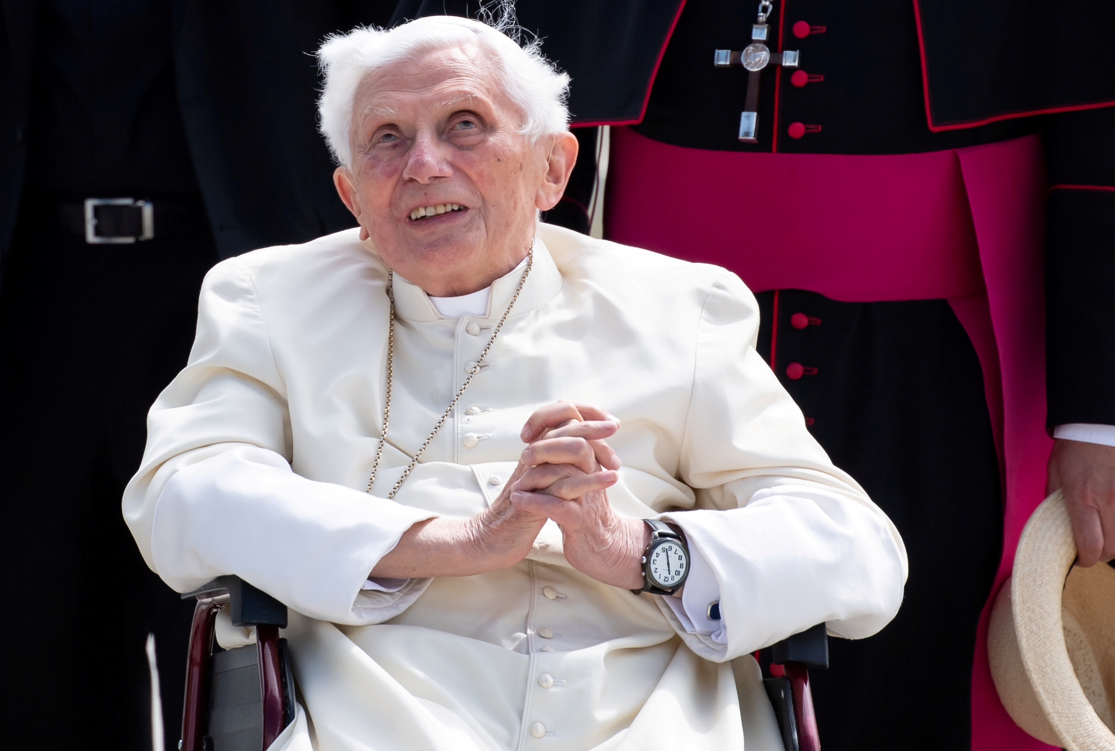 Revelan como marcha la salud del papa Benedicto XVI tras presentar una fuerte infección en el rostro