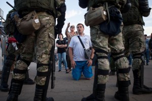 Allanamientos en una veintena de domicilios de opositores y periodistas en Bielorrusia