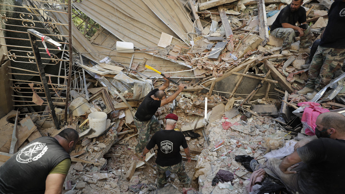 Encuentran viva a una niña en Beirut tras pasar 24 horas bajo los escombros de la explosión (VIDEO)