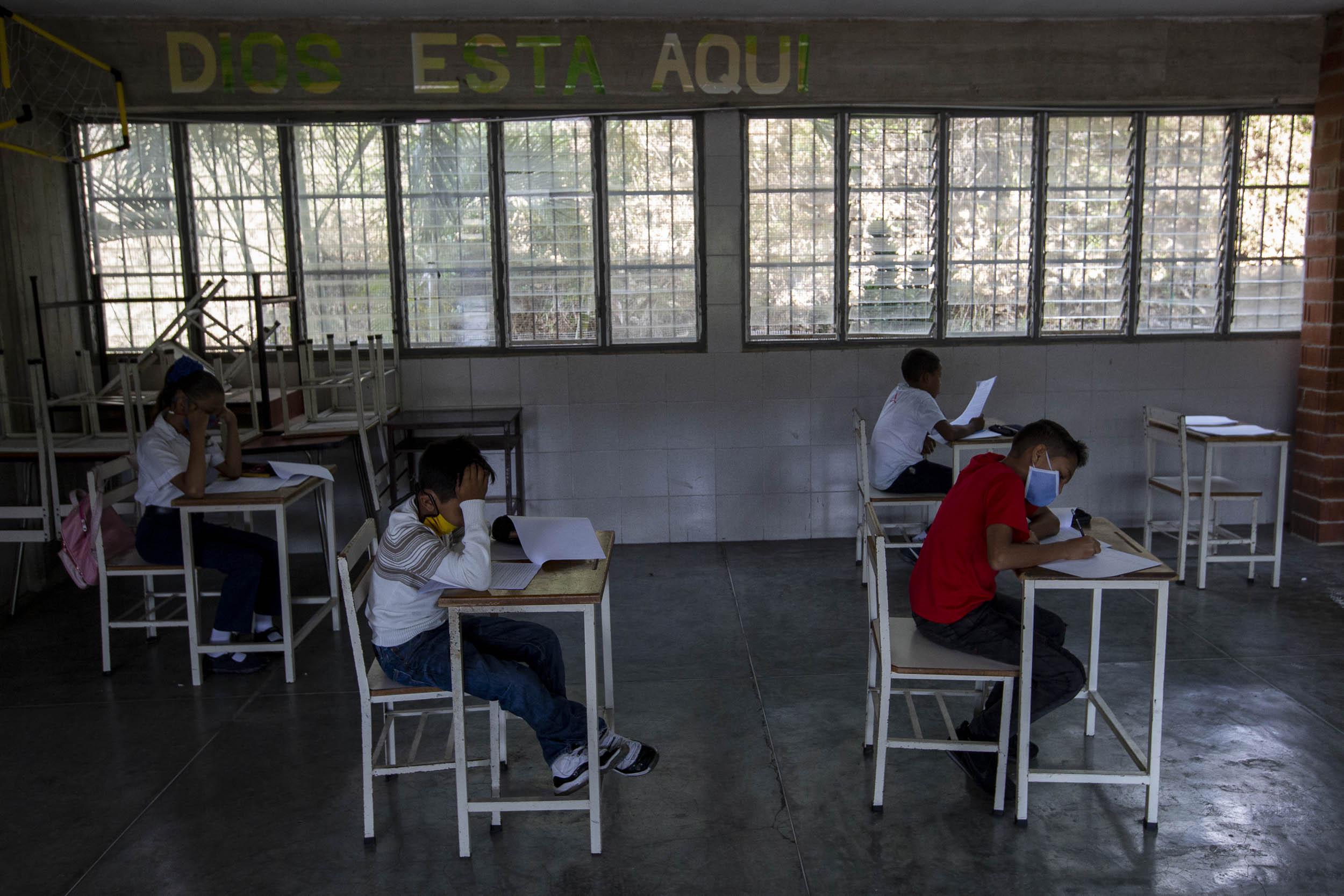 Colegios privados piden reiniciar clases semi-presenciales en enero