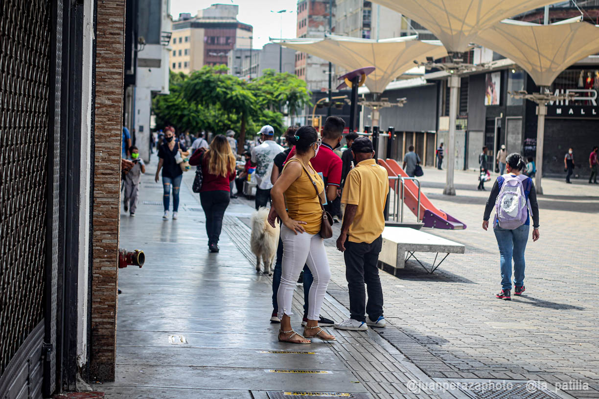 En Sabana Grande la vida continua pese a una “cuarentena radical” que golpea a los venezolanos (FOTOS)