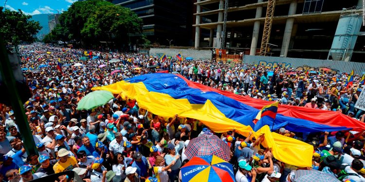 Al menos 105 organizaciones sociales rechazaron la farsa electoral que pretende imponer la dictadura de Maduro