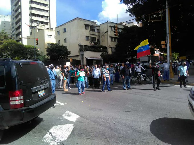 Trabajadores petroleros protestan frente a la sede de Pdvsa en La Campiña #25Ago (VIDEOS)