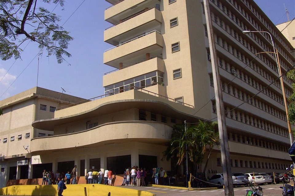 Seis médicos y una enfermera del hospital central del Táchira contagiados con Covid-19