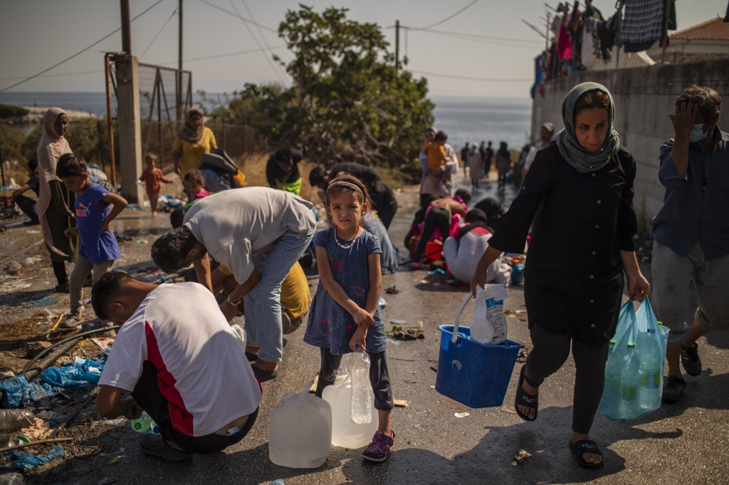 En Grecia, unos 250 niños sin acompañantes en campamentos de refugiados serán trasladados