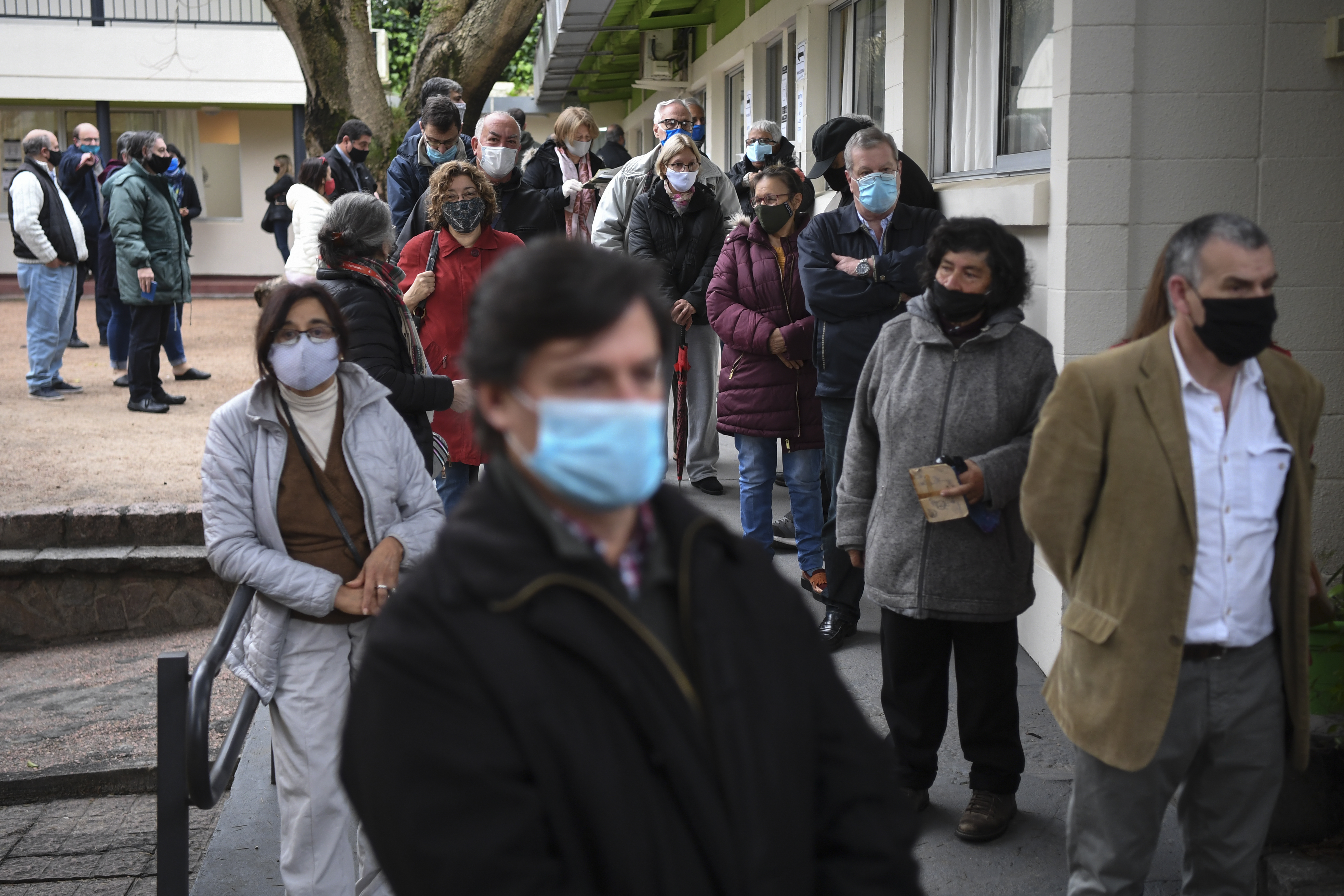 Las fiestas y el verano, dos retos en la primera ola de coronavirus en Uruguay