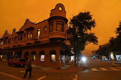 El cielo de San Francisco se tiñó de naranja por los incendios forestales (Fotos)