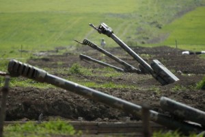 Armenia y Azerbaiyán acuerdan nuevo alto el fuego desde el lunes, dice EEUU
