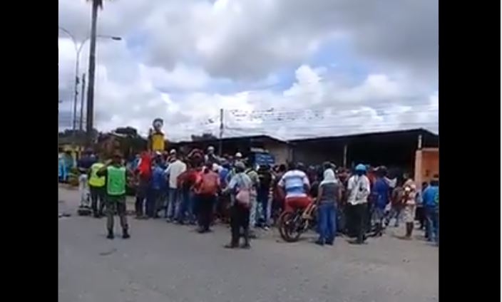 Conductores cansados de la burla con la gasolina protestaron en Barinitas este #25Sep (Video)