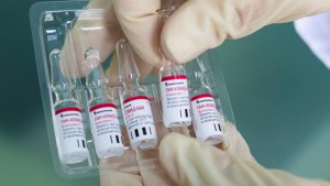 Rusia anuncia que India producirá más de 100 millones de dosis de su vacuna contra el coronavirus