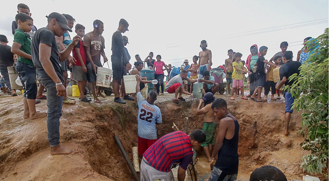 Vecinos en Bolívar rompieron una tubería para recoger agua tras sufrir 40 días sin servicio