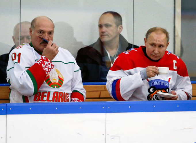 Lukashenko le confesó a Putin que buscará modificar la Constitución de Bielorrusia
