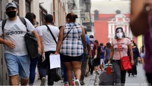 Perú levanta cuarentena y reduce horario de toque de queda