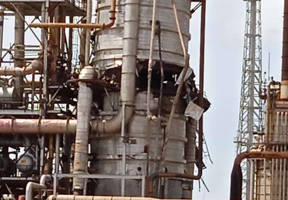 ¿Ataque terrorista? Así quedó la destiladora en Amuay tras estallar por presión interna (Foto)