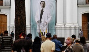 Alfredo Gómez Bolívar, biógrafo de “El Venerable” se presenta en el podcast “Boleto Doble”