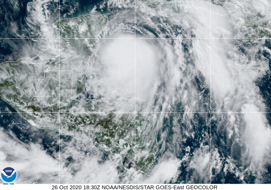 Zeta se convirtió en huracán justo antes de golpear el Caribe mexicano