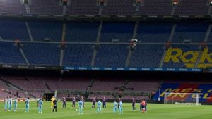 Un minuto de silencio en Champions y Europa League por Maradona