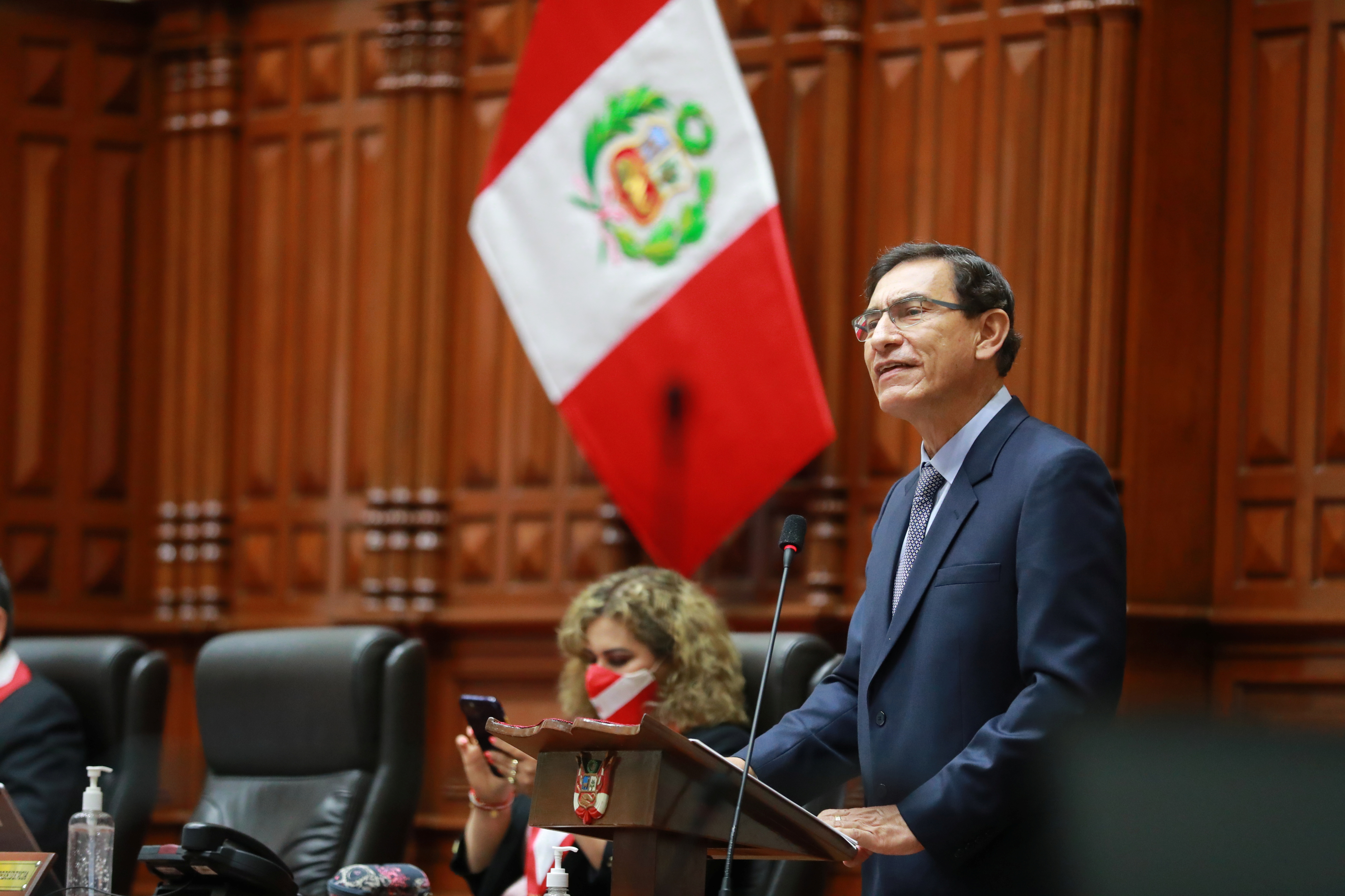 Congreso de Perú aprueba moción para inhabilitar por 10 años a Vizcarra