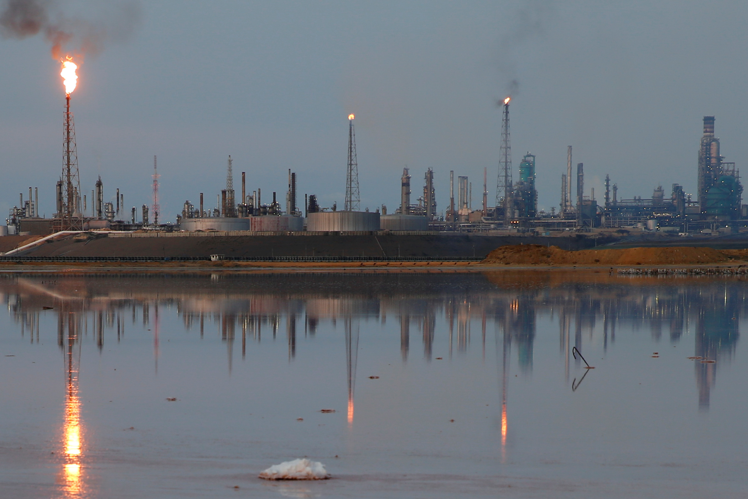 Pdvsa habría reiniciado craqueador catalítico y producción de gasolina en la refinería de Amuay