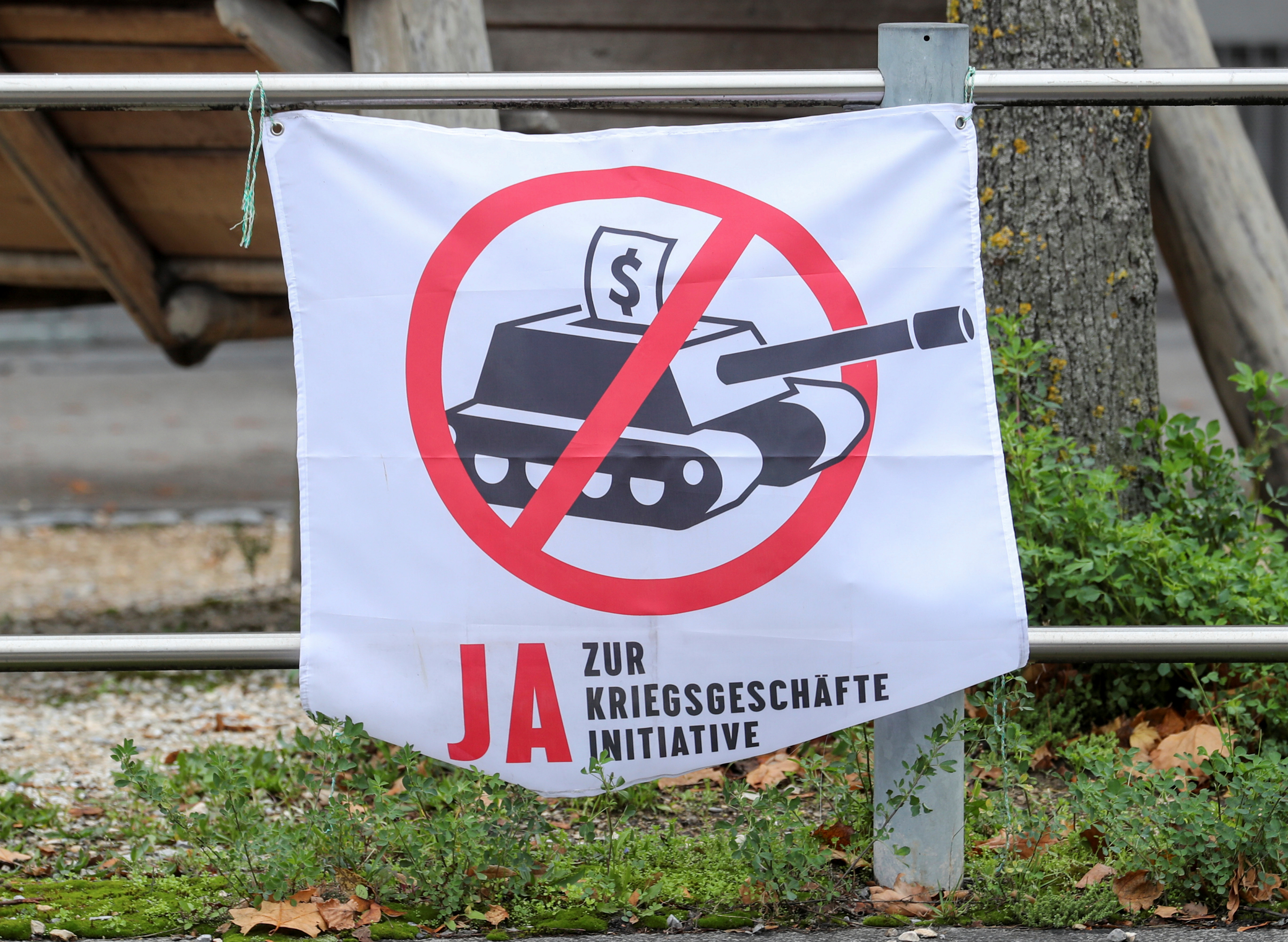 Suiza votará prohibir la financiación de fabricantes de armas