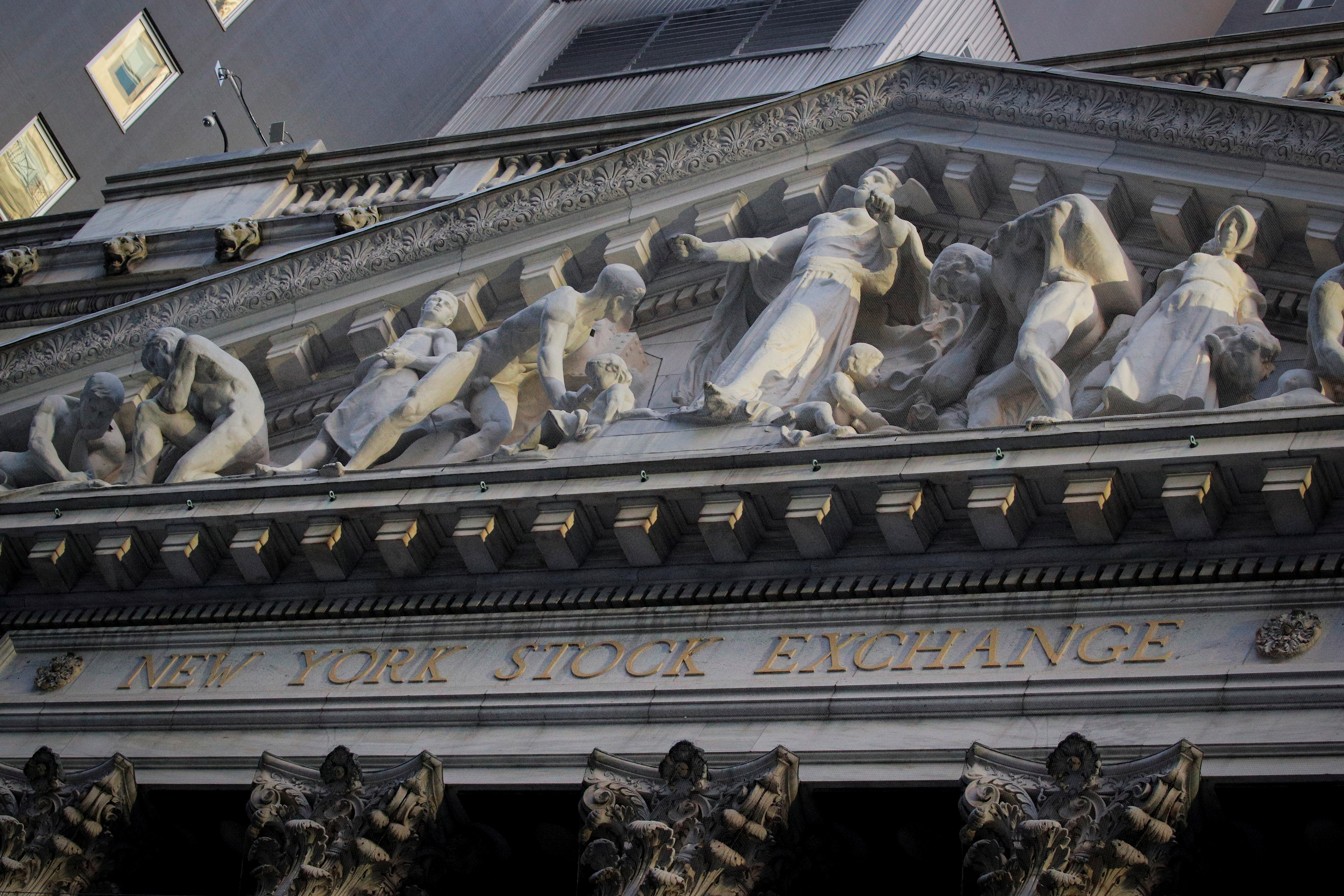 Wall Street sube por expectativas de recuperación tras festividad de Acción de Gracias