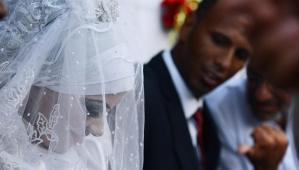 Los jóvenes de Gaza aprovechan la pandemia para casarse a buen precio