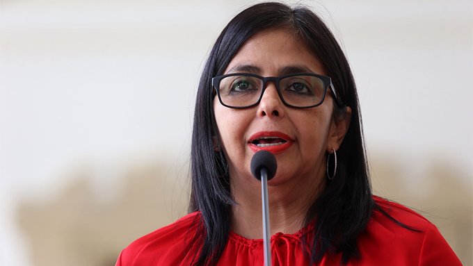 Delcy Rodríguez llegó a Moscú para presentar la “Ley Antibloqueo”