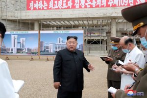 Kim Jong Un ordenó ejecutar a dos personas, prohibió la pesca y puso a Pyongyang en cuarentena total por el Covid-19