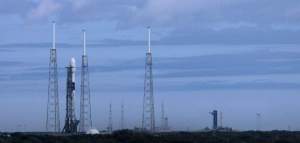 SpaceX alinea dos lanzamientos desde California y Florida el mismo día