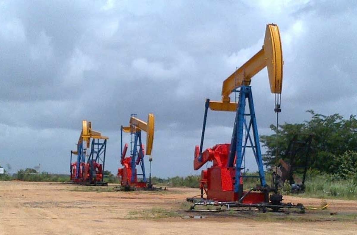La producción petrolera de Venezuela subió 20 mil b/d en octubre (encuesta Platts)