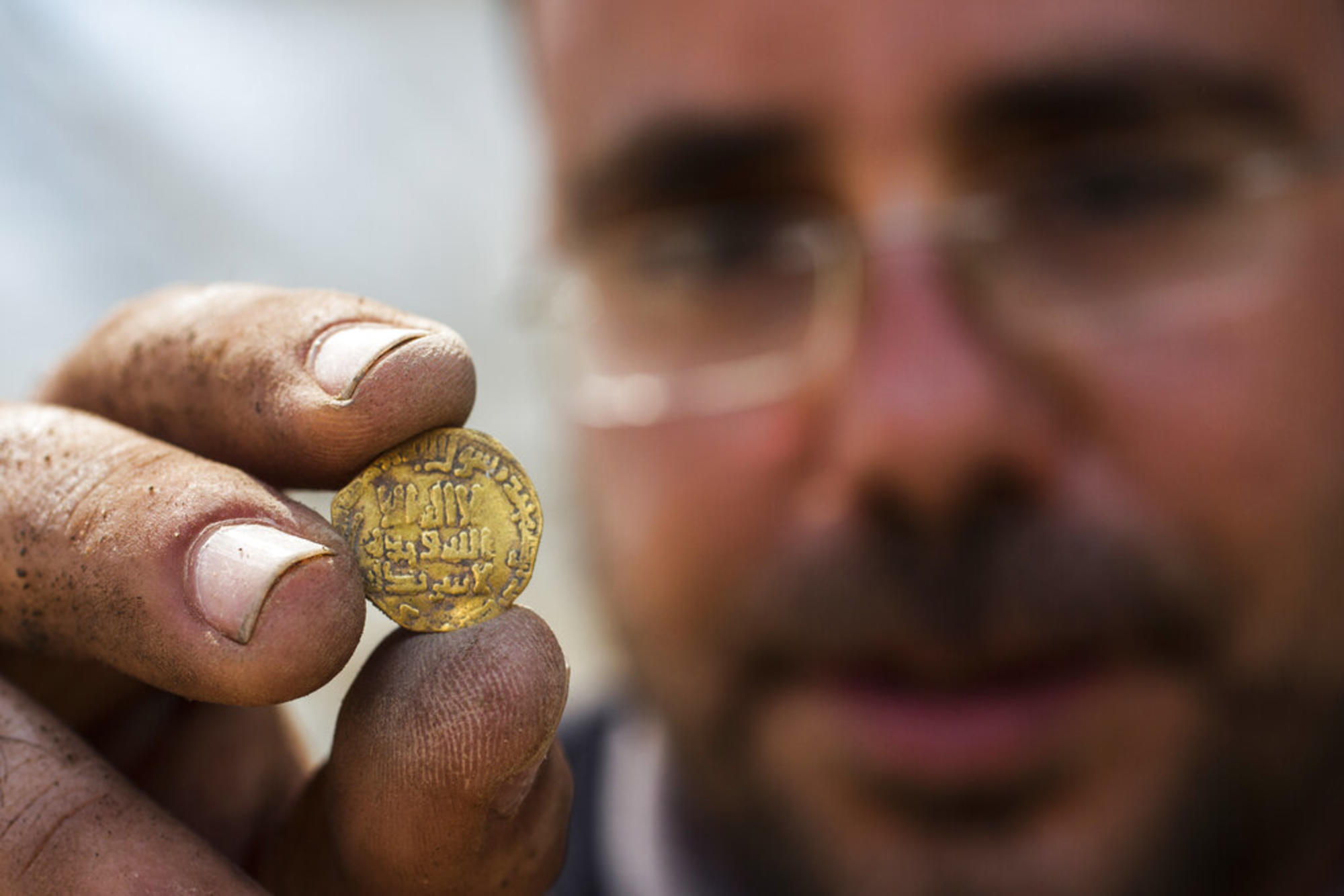 Halladas cuatro monedas de oro del período fatimí en un frasco en Jerusalén