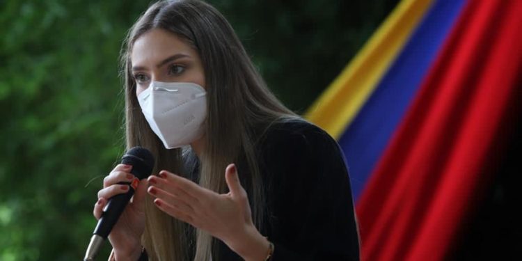 Fabiana Rosales: Tenemos que alzar la voz por las mujeres y la violencia