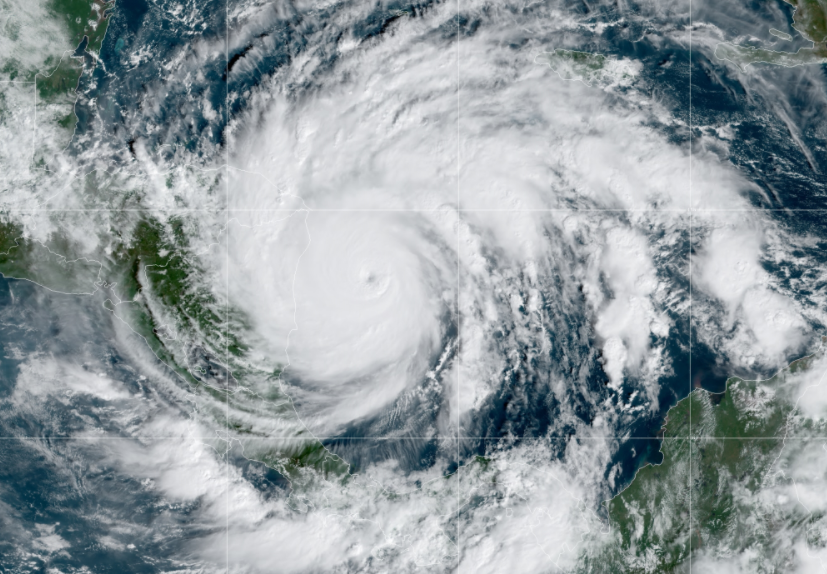 “Es la primera vez que un huracán de categoría 5 llega a Colombia”, alertó Duque