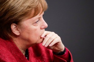 Merkel contempla levantar restricciones a vacunados contra el coronavirus en Alemania