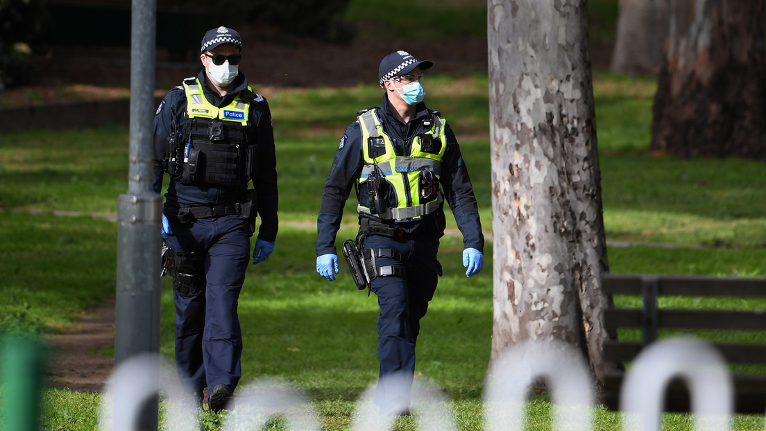 Mujer acusada de decapitar y acuchillar más de 80 veces a su madre se declara inocente en Australia