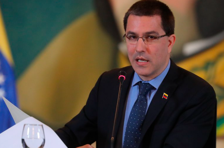 La nueva arremetida de Arreaza contra Duque que involucra a migrantes venezolanos