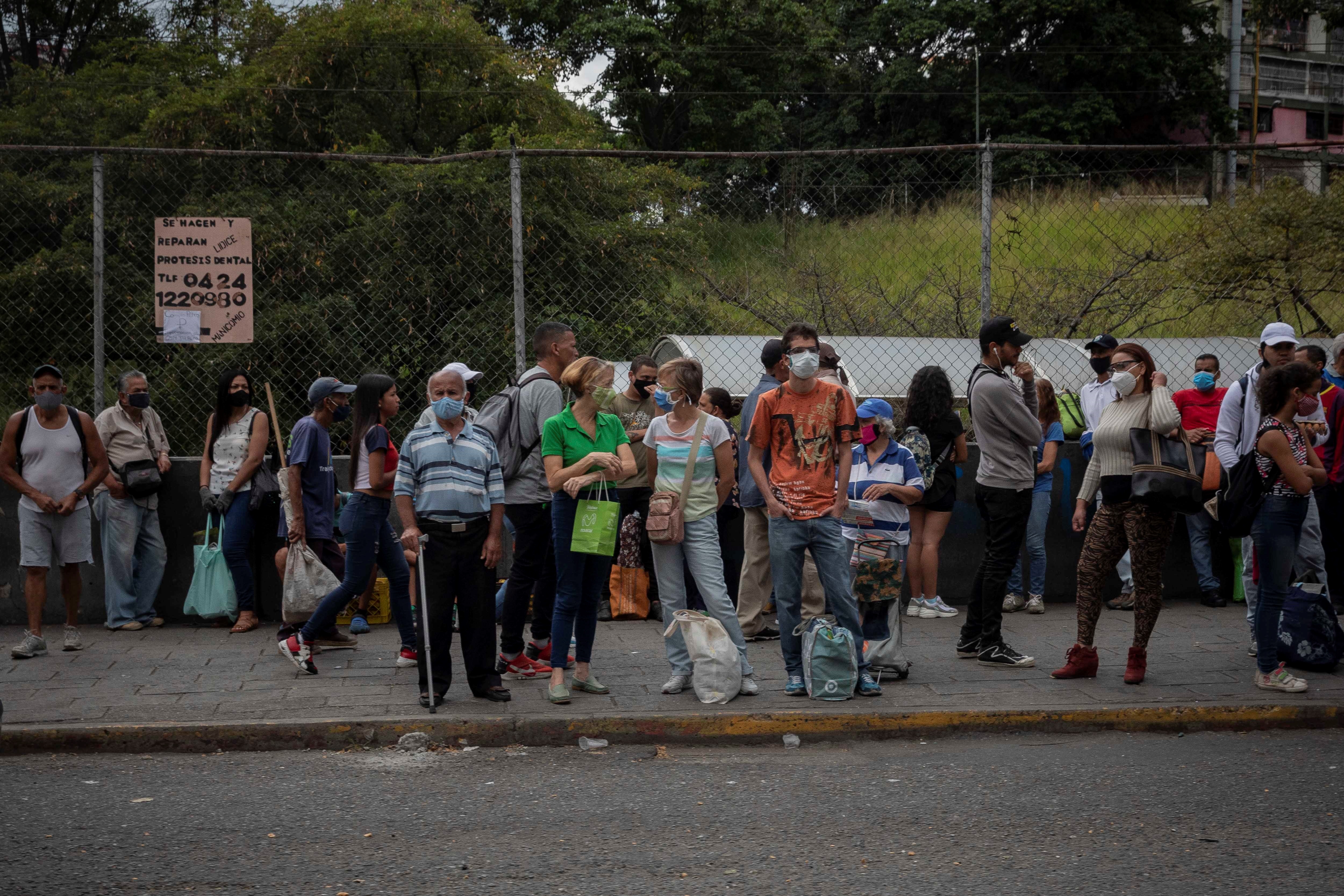 Mientras el acceso a transporte público se complica, conductores de Caracas piden aumentar el pasaje a un dólar
