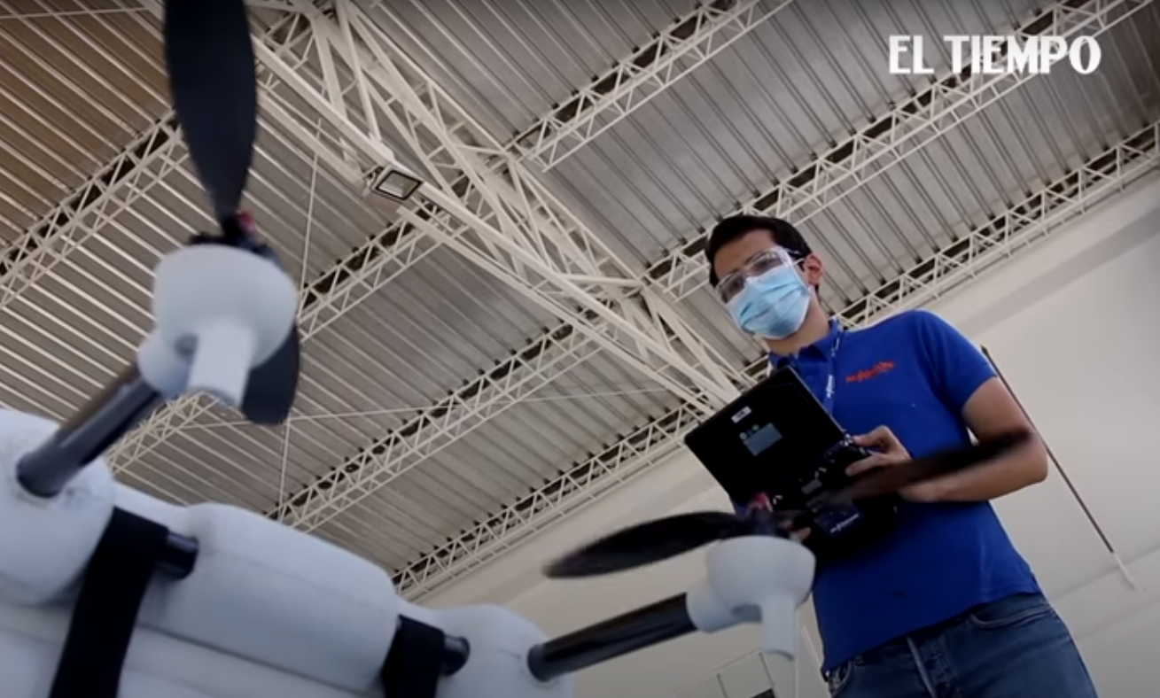 Venezolano en Colombia espera permiso para transportar medicinas en sus ingeniosos drones (VIDEO)
