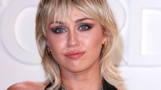 Miley Cyrus posó para Rolling Stone en topples