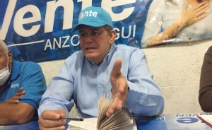 Omar González: Descuartizan vagones del tren Tinaco-Anaco para venderlos como chatarra