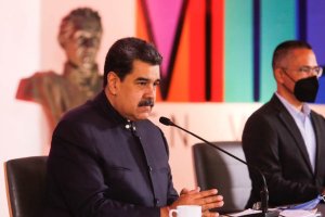 Maduro ordenó discutir un nuevo cambio a la bandera nacional de Venezuela