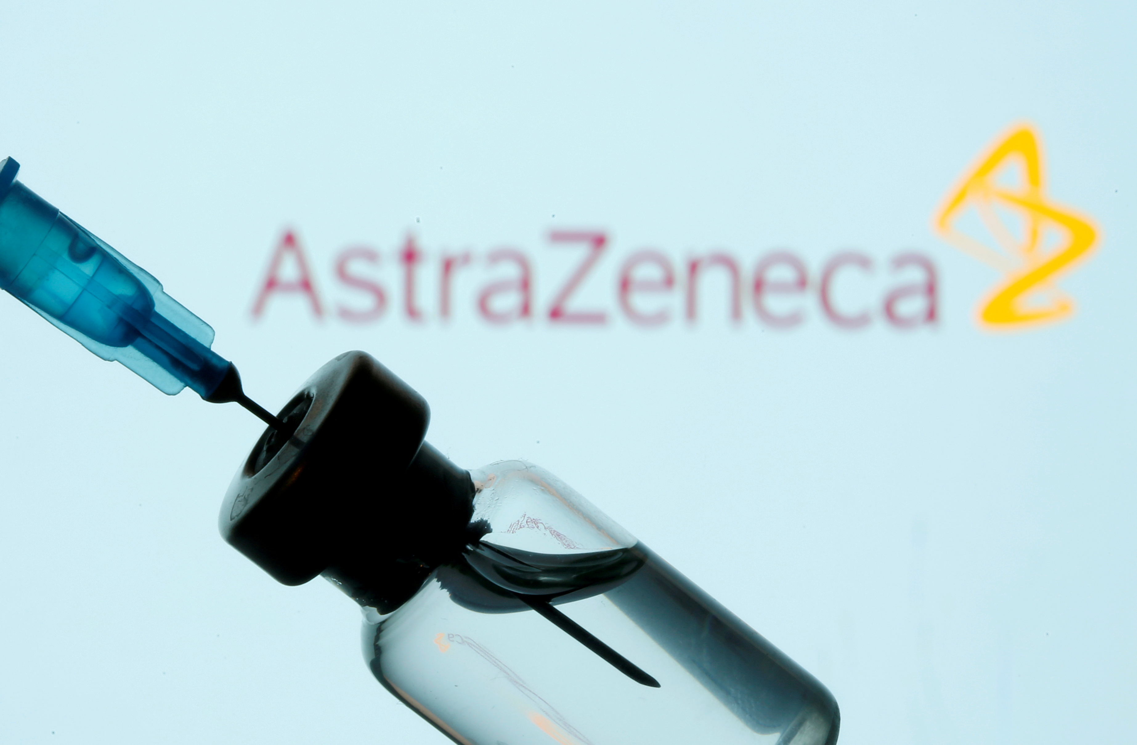 Vacuna de AstraZeneca reduce la transmisión tras una dosis, según un estudio