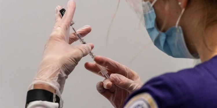 Estudio refleja que “la mayoría” de los estadounidenses piensa vacunarse contra el coronavirus
