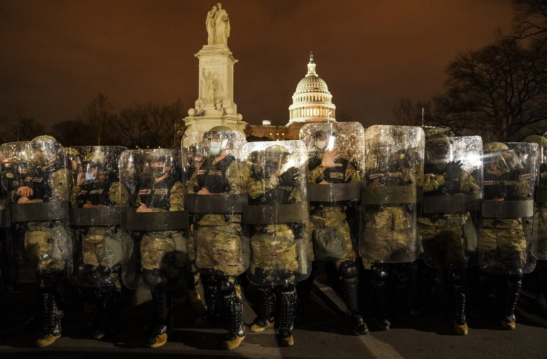 Al menos 30 detenidos por violar el toque de queda en Washington