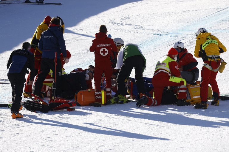 El ESCALOFRIANTE accidente de un esquiador a 140 kilómetros por hora en Austria (VIDEO)