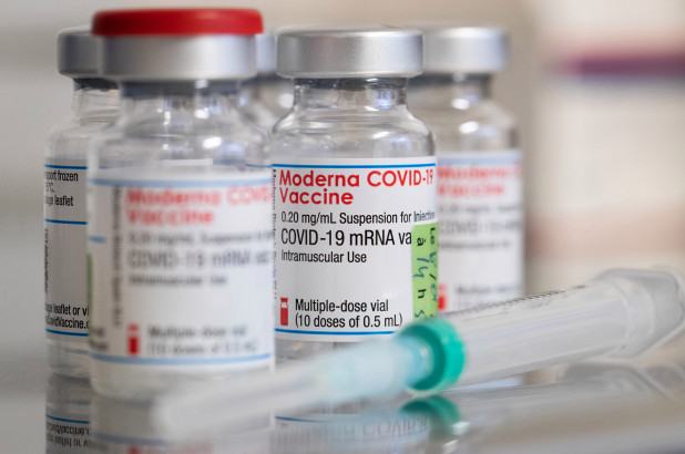 Casi dos mil vacunas contra el coronavirus se dañaron en Boston