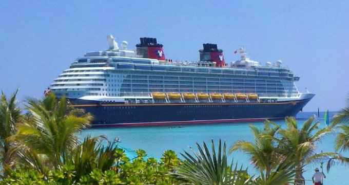 Los cruceros de Disney cancelaron sus viajes hasta abril a causa de la pandemia