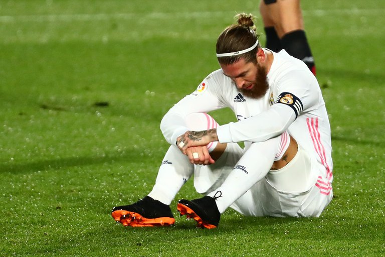 Sergio Ramos se lesionó y no jugará ante Liverpool y Barcelona